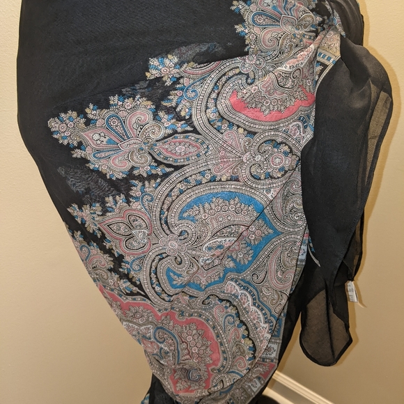 Gianfranco Ferre Large shawl wrap - Picture 5 of 5